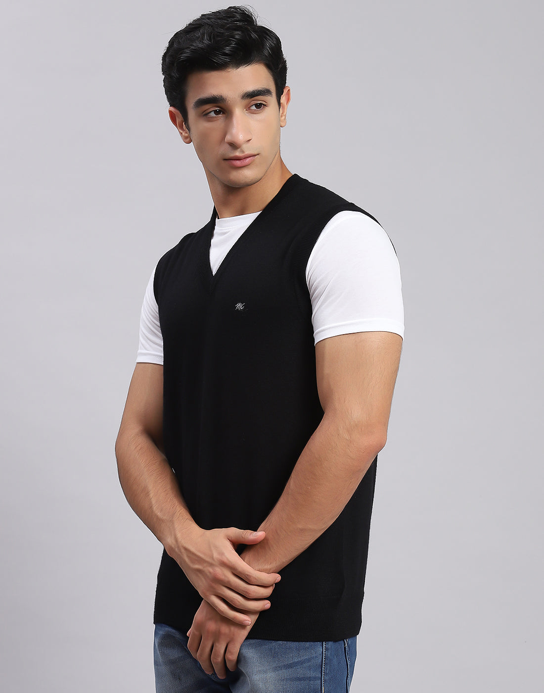 Men Black Solid V Neck Sleeveless Sweater