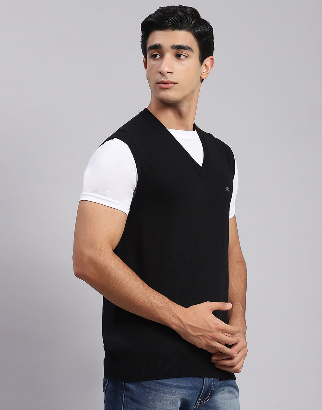 Men Black Solid V Neck Sleeveless Sweater