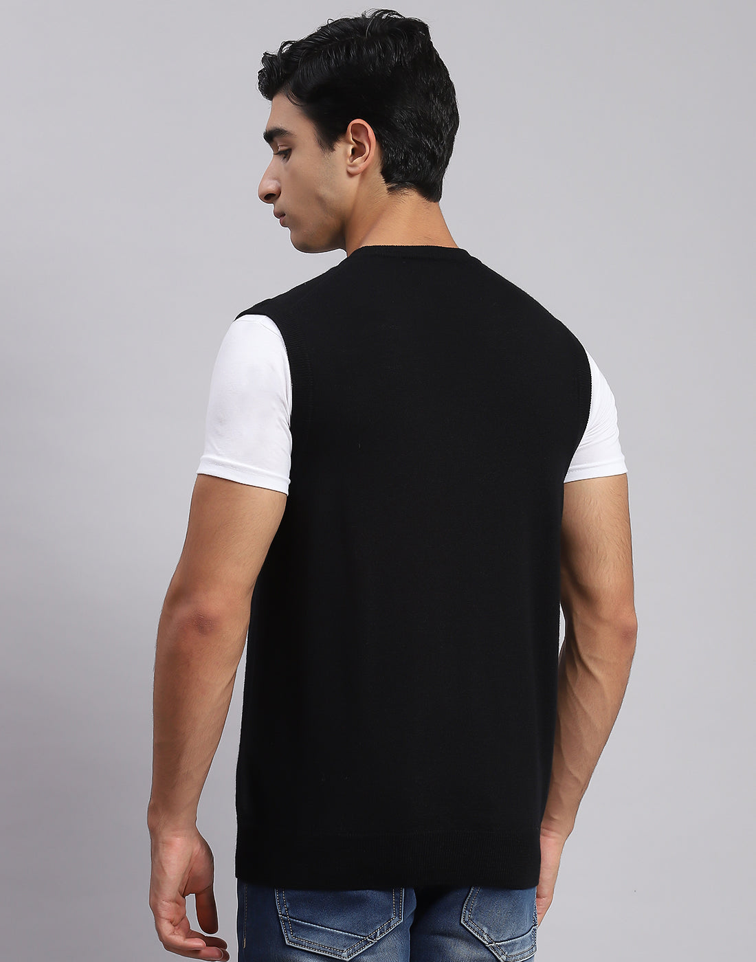 Men Black Solid V Neck Sleeveless Sweater