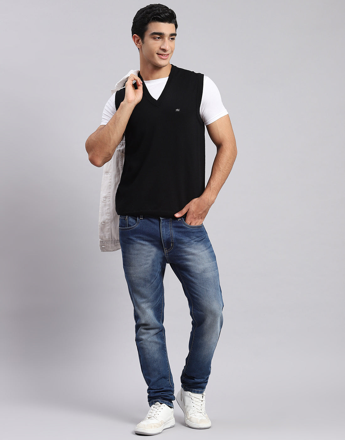 Men Black Solid V Neck Sleeveless Sweater