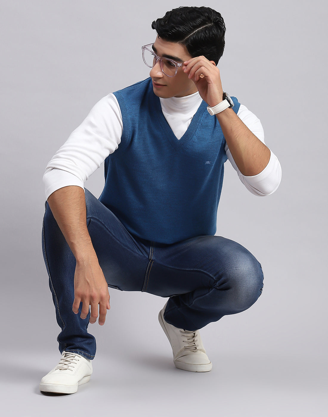 Men Blue Solid V Neck Sleeveless Sweater