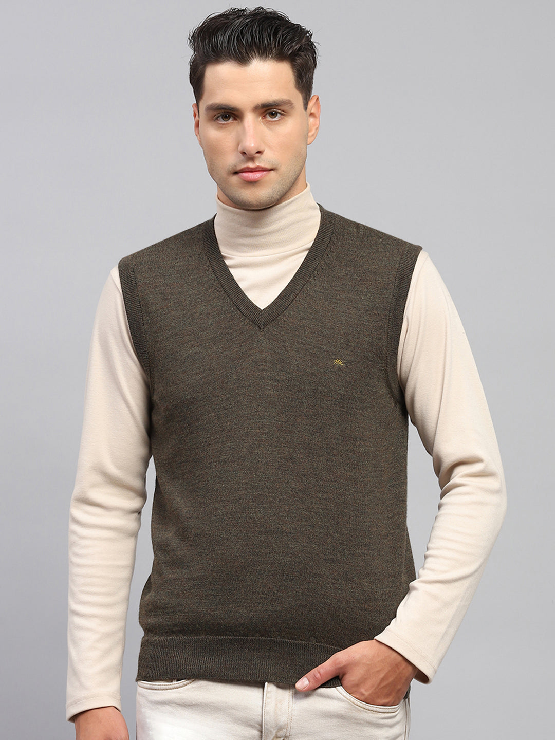 Men Green Solid V Neck Sleeveless Sweater