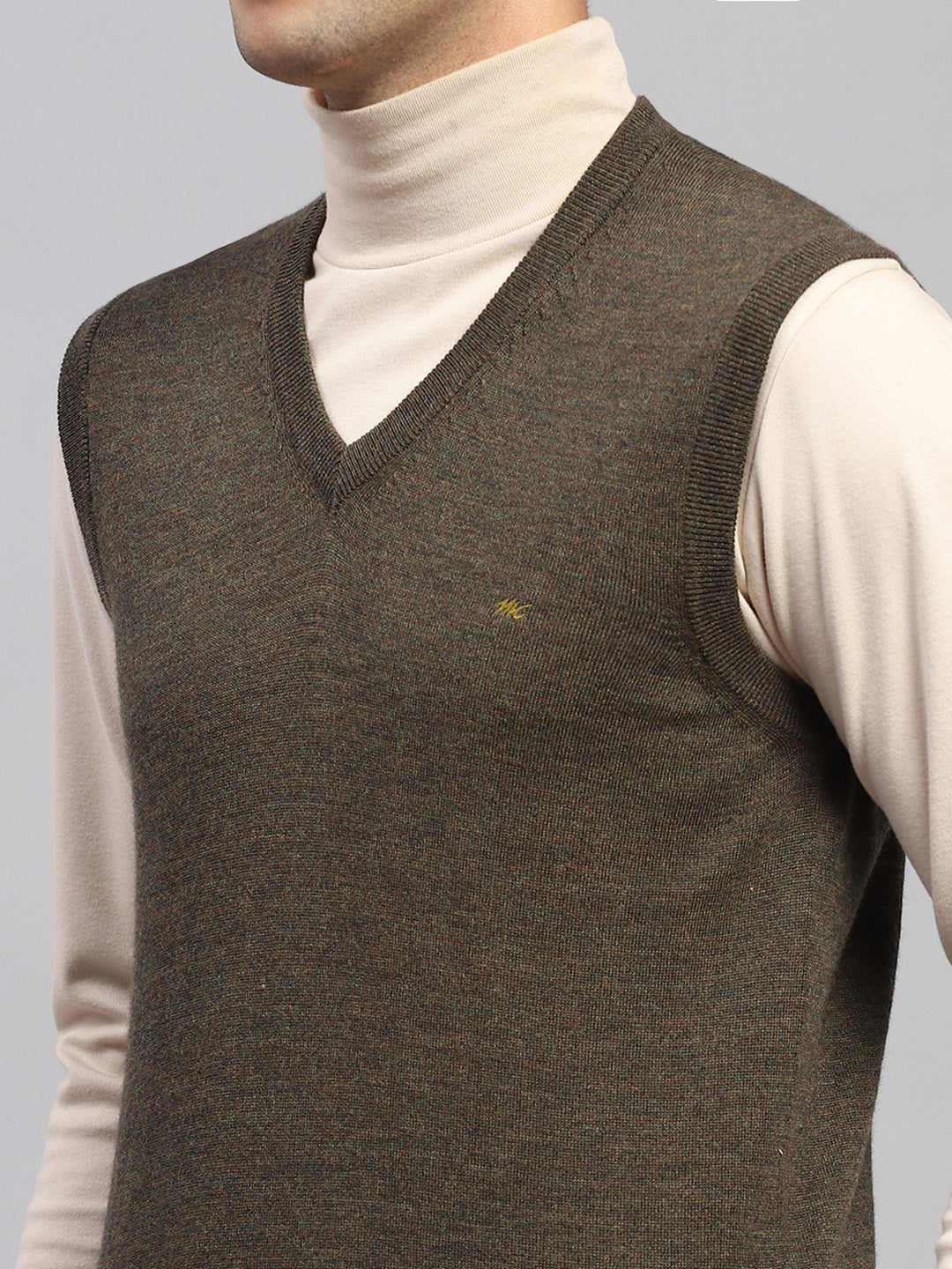 Men Green Solid V Neck Sleeveless Sweater