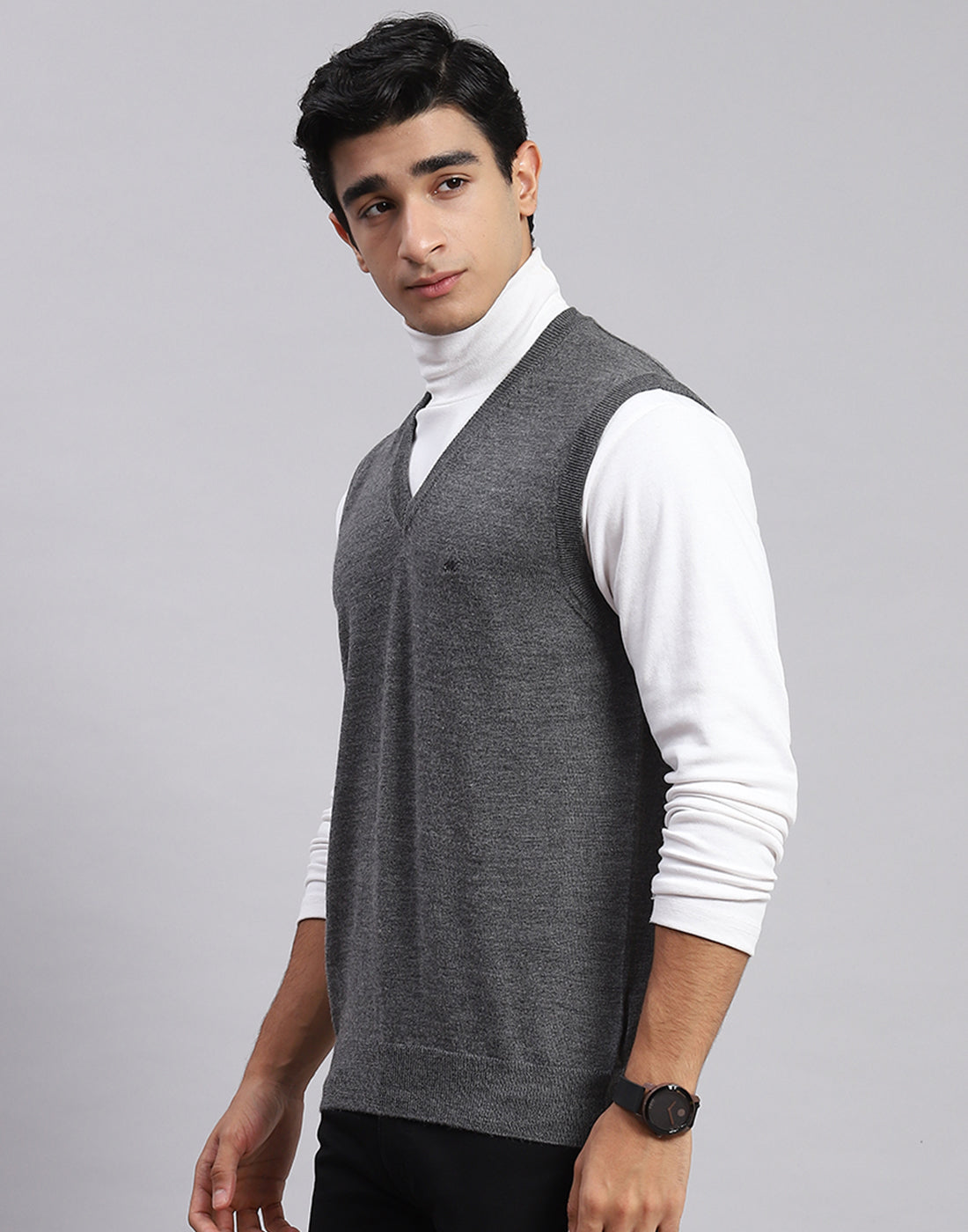 Men Grey Solid V Neck Sleeveless Sweater