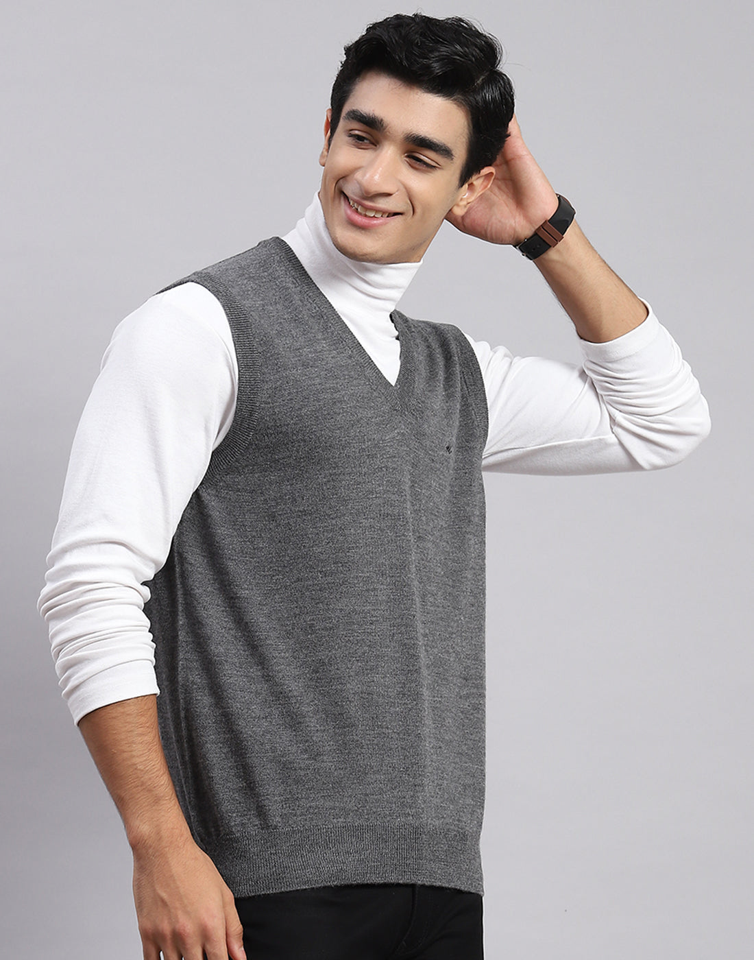 Men Grey Solid V Neck Sleeveless Sweater