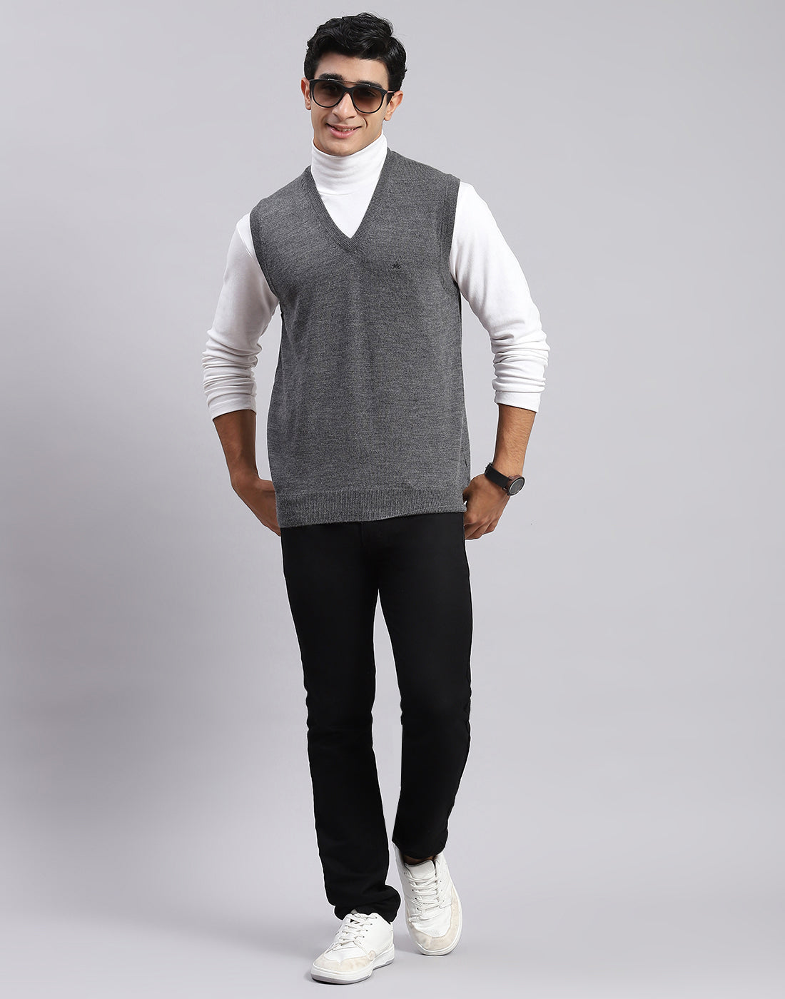 Men Grey Solid V Neck Sleeveless Sweater