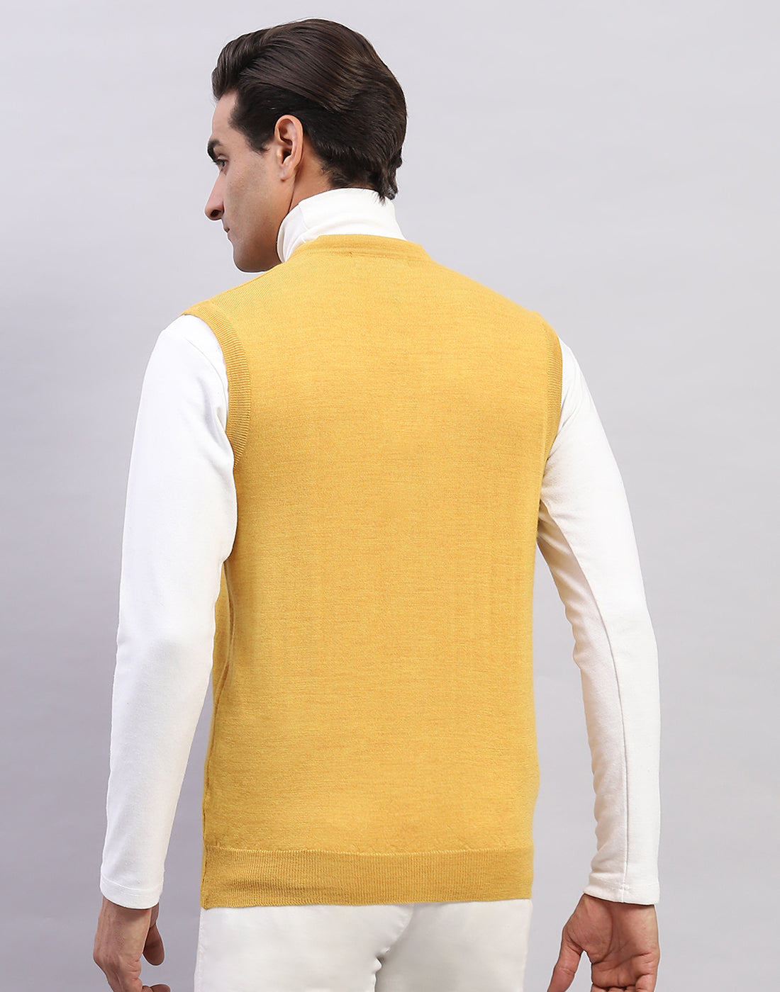 Men Cream Solid V Neck Sleeveless Cardigan