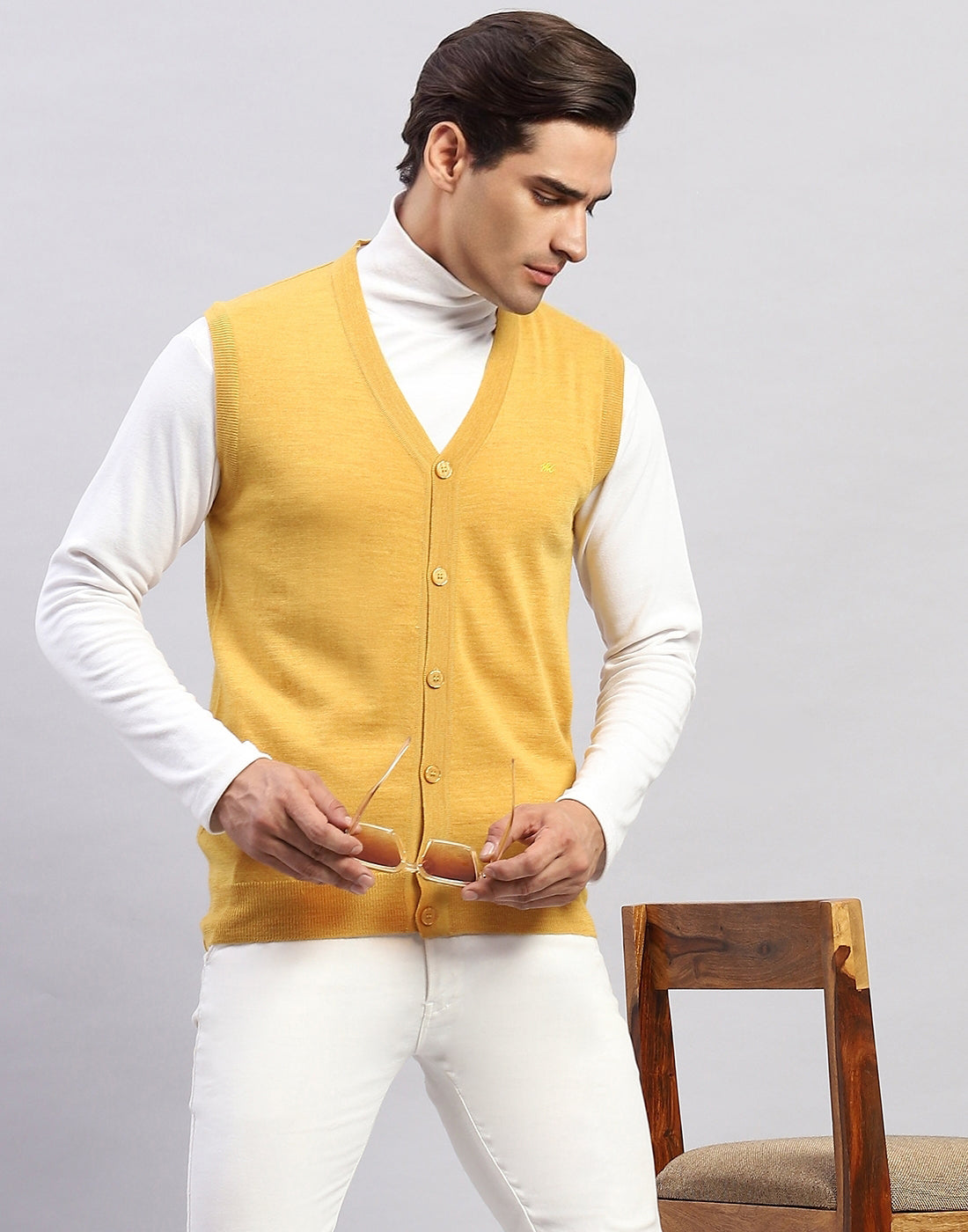 Men Cream Solid V Neck Sleeveless Cardigan