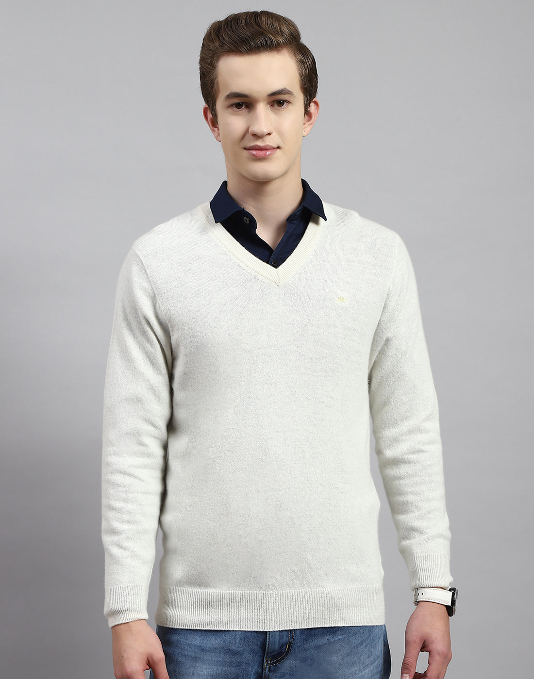 Men Off White Solid V Neck Full Sleeve Pullover