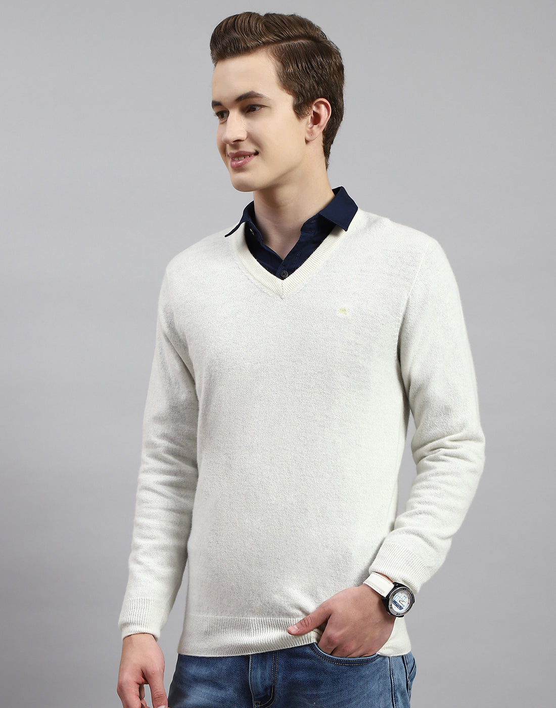 Men Off White Solid V Neck Full Sleeve Pullover