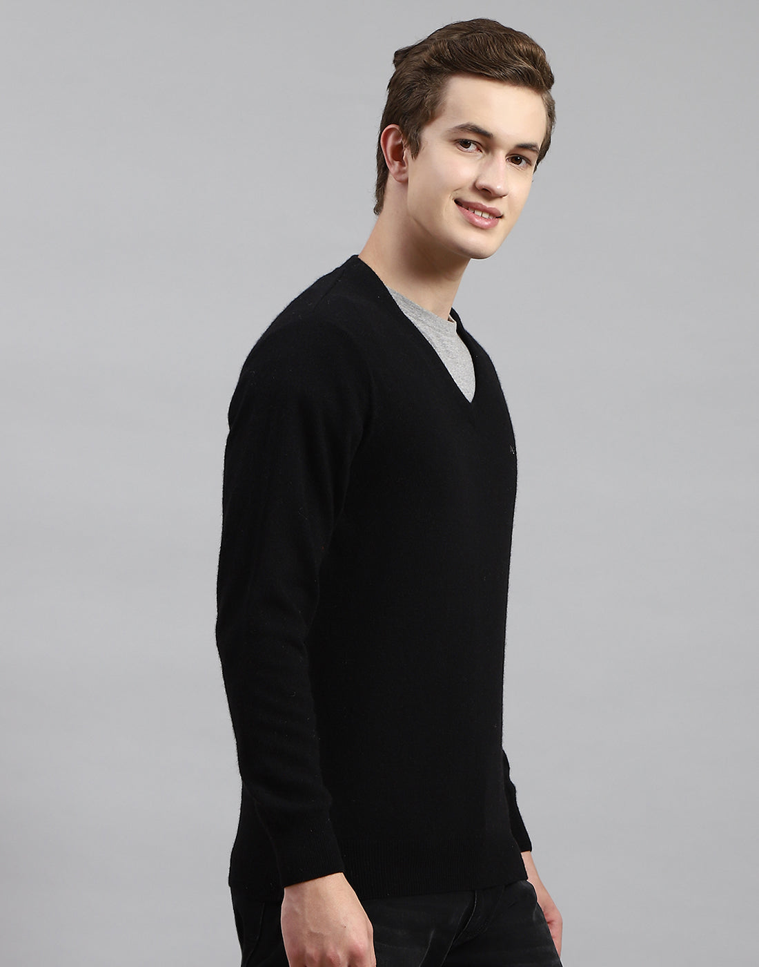 Men Black Solid V Neck Full Sleeve Pullover