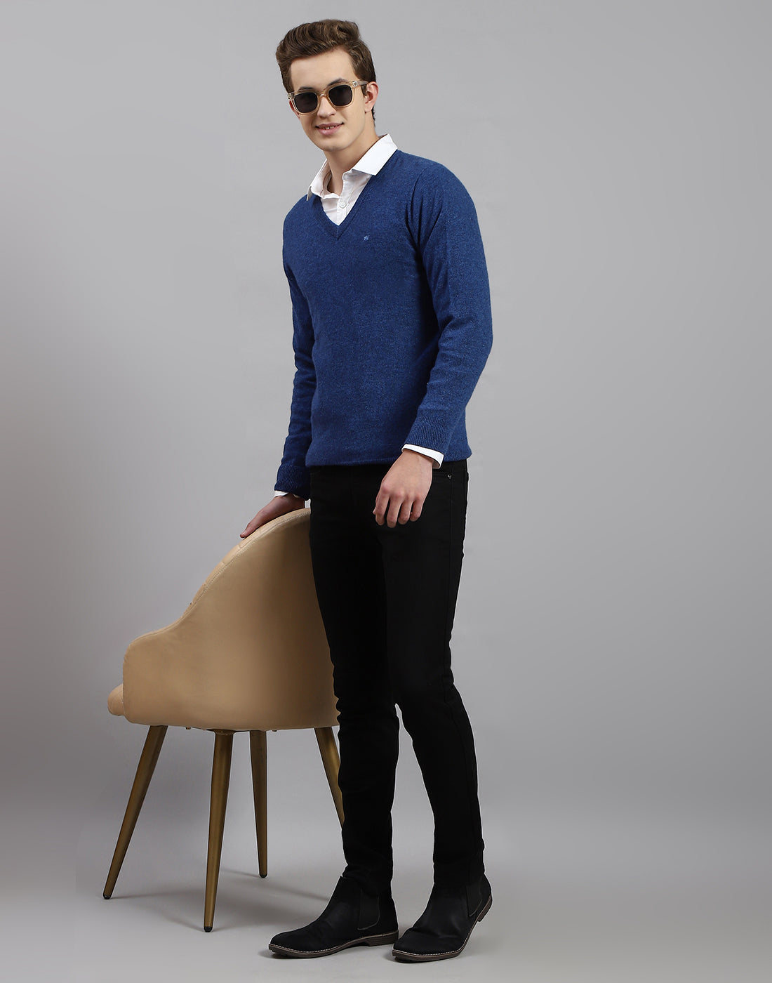 Men Blue Solid V Neck Full Sleeve Pullover