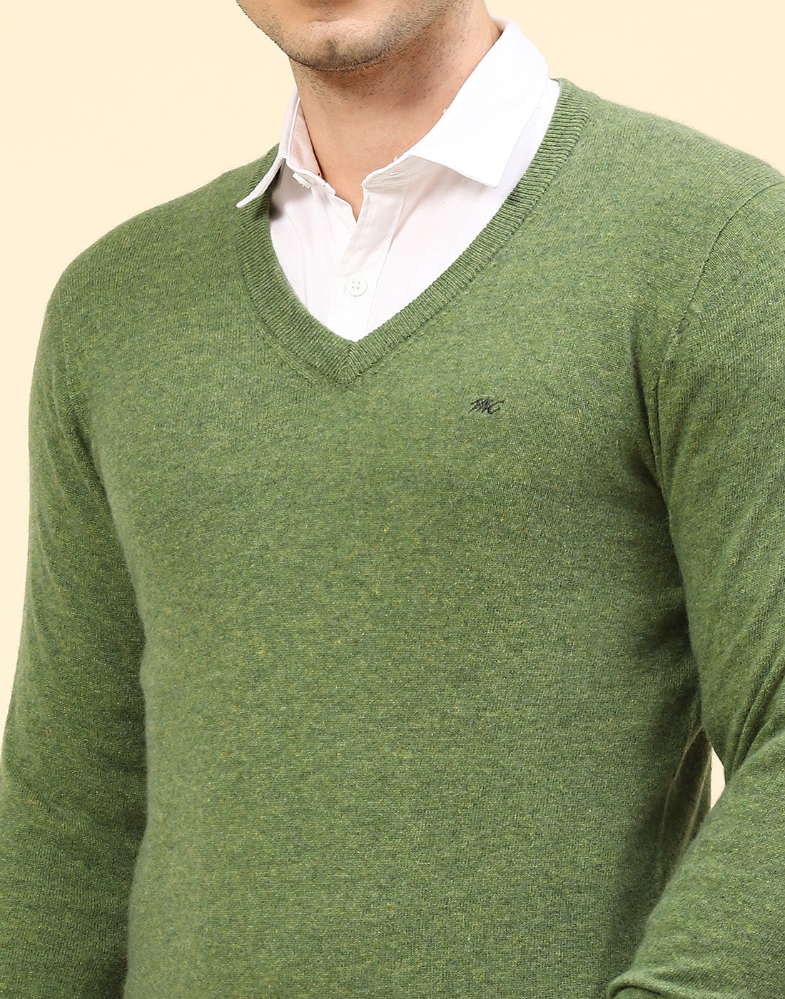 Men Green Solid V Neck Full Sleeve Pullover