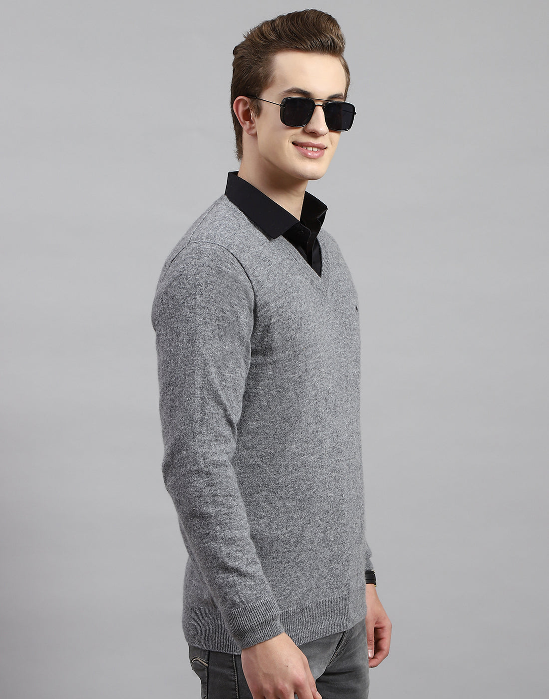 Men Grey Solid V Neck Full Sleeve Pullover