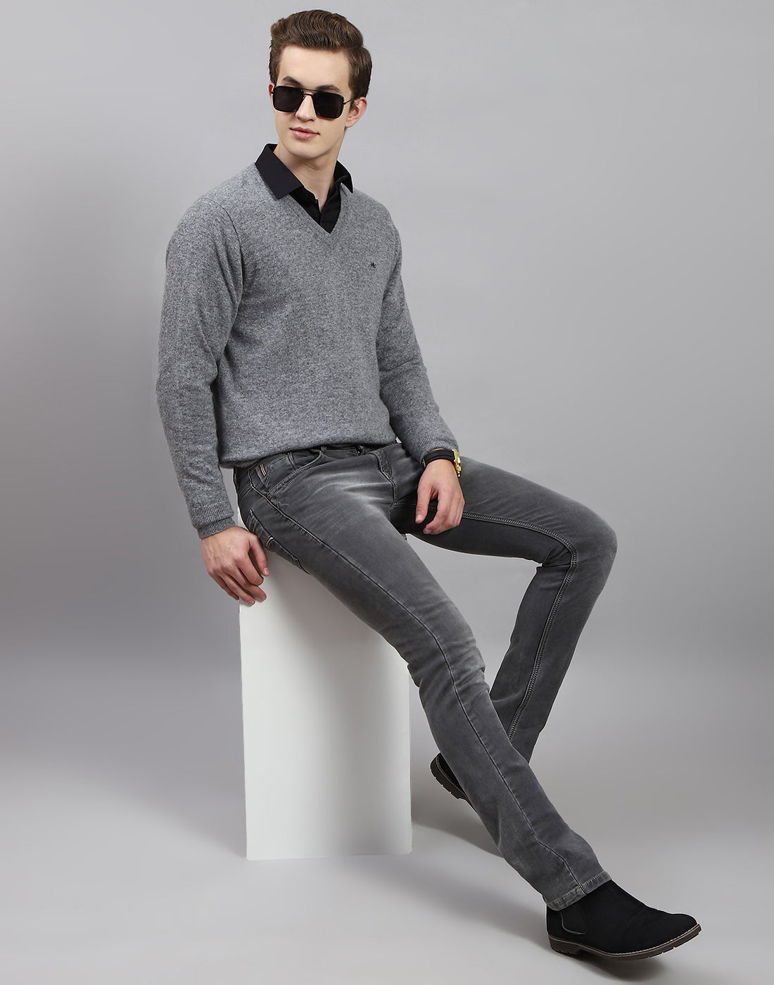 Men Grey Solid V Neck Full Sleeve Pullover