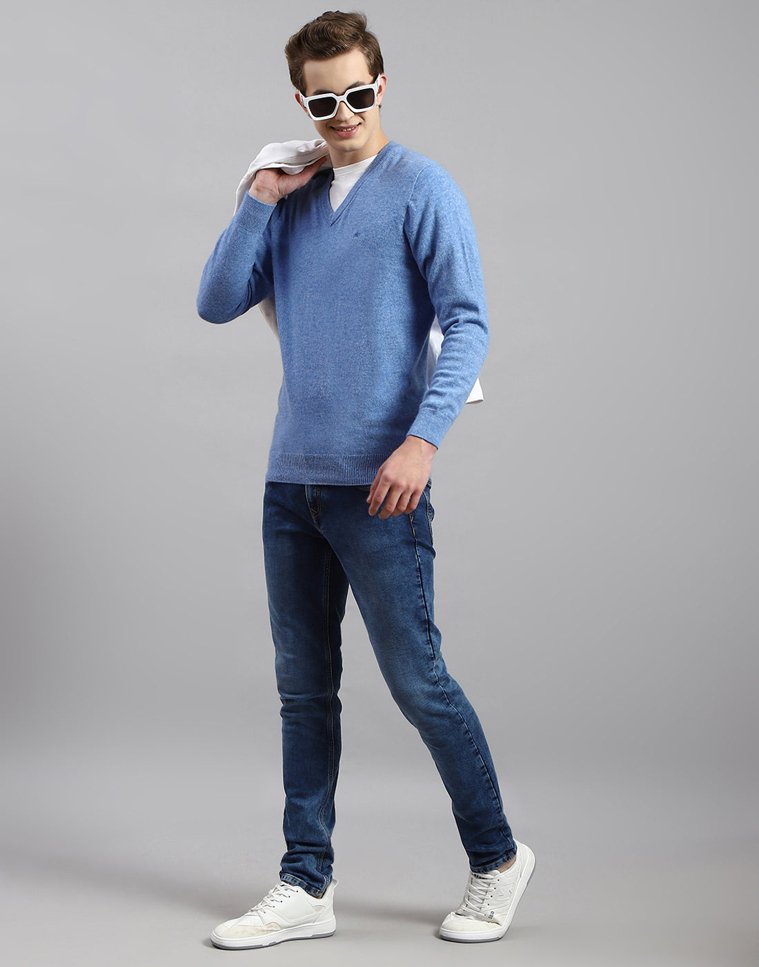 Men Blue Solid V Neck Full Sleeve Pullover