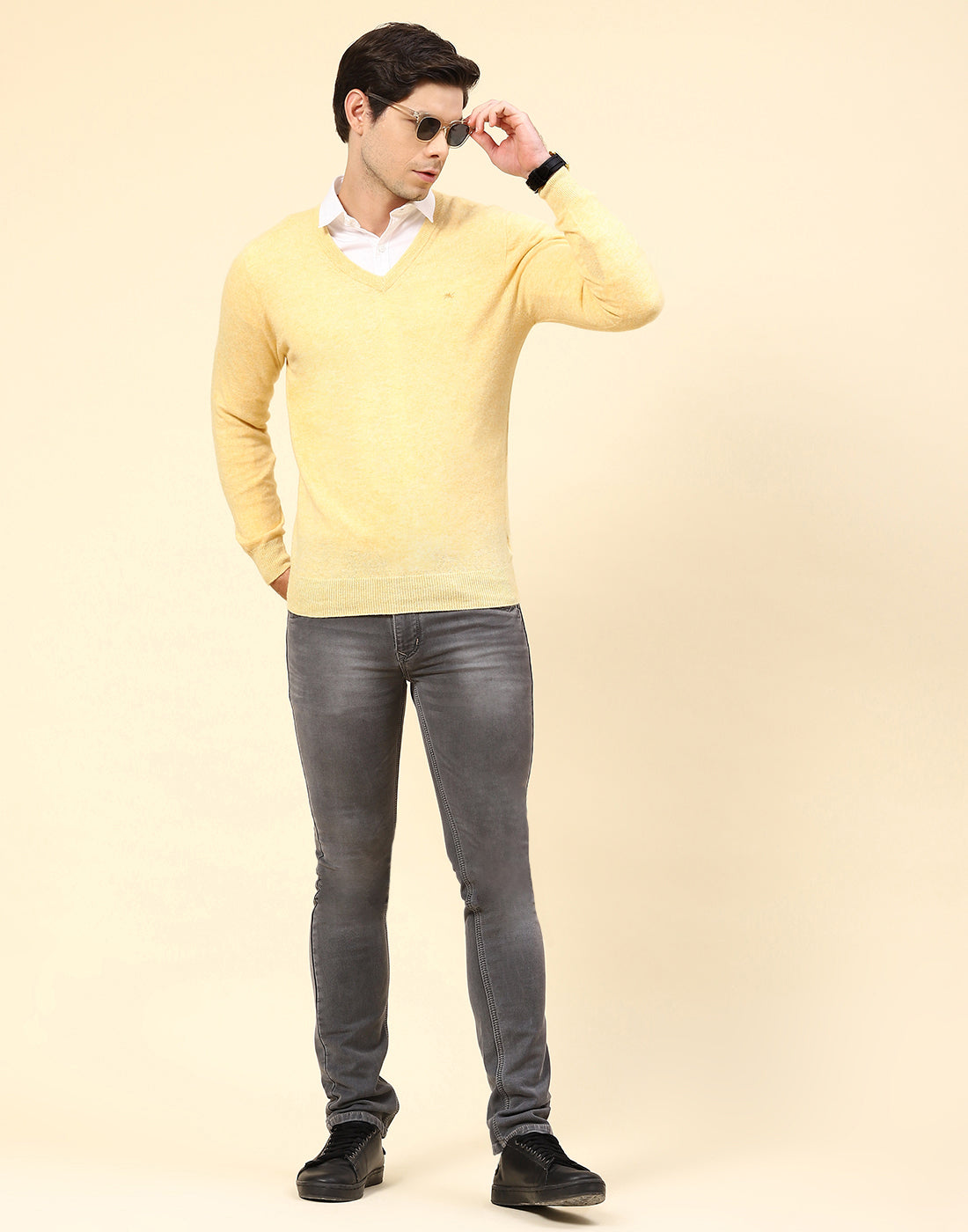 Men Yellow Solid V Neck Full Sleeve Pullover