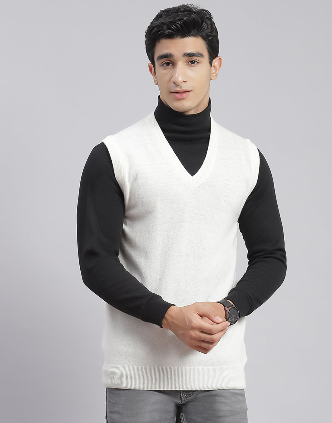 Men White Solid V Neck Sleeveless Sweater