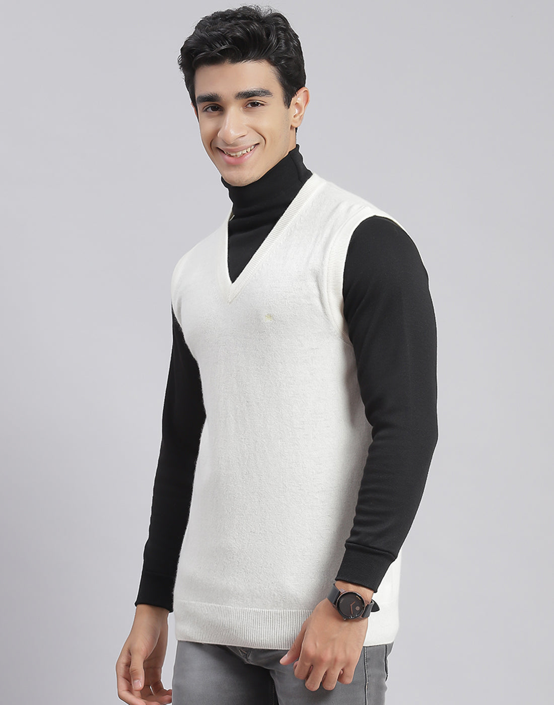 Men White Solid V Neck Sleeveless Sweater