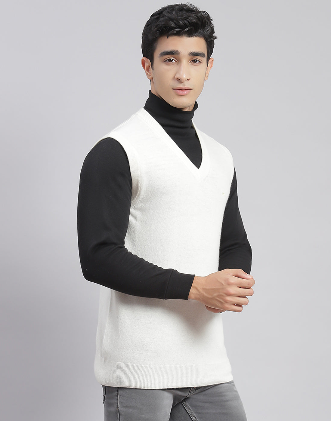 Men White Solid V Neck Sleeveless Sweater