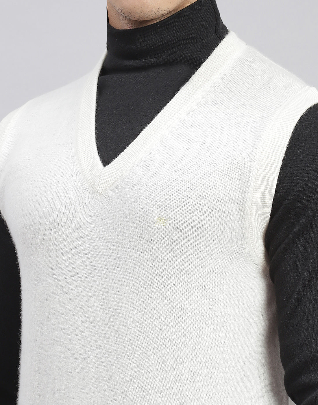 Men White Solid V Neck Sleeveless Sweater