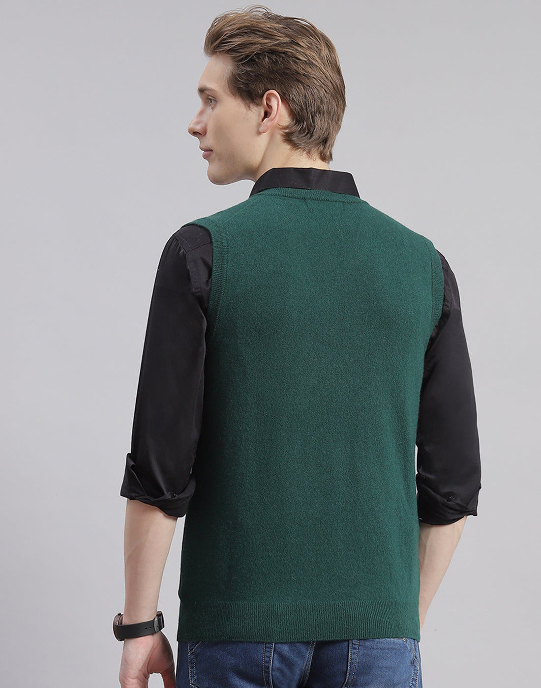 Men Green Solid V Neck Sleeveless Sweater