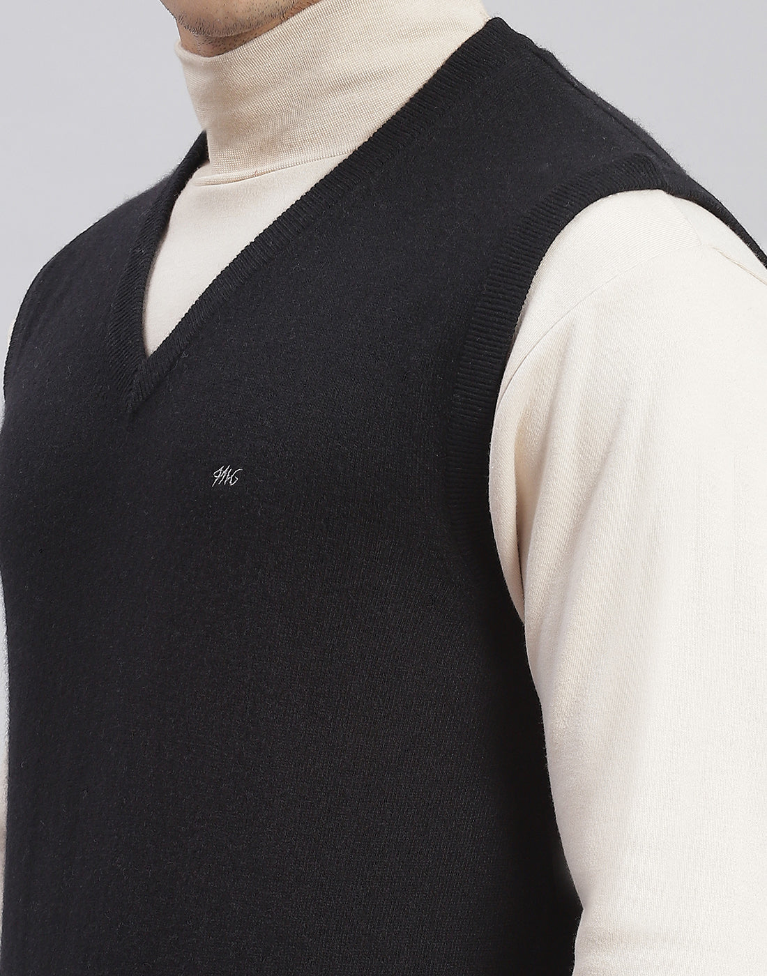 Men Black Solid V Neck Sleeveless Sweater