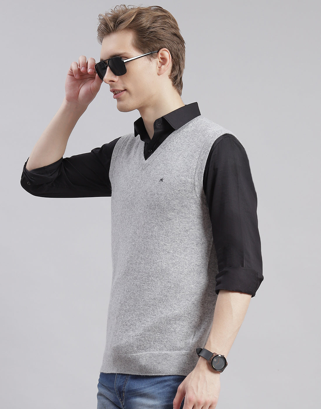 Men Grey Solid V Neck Sleeveless Sweater