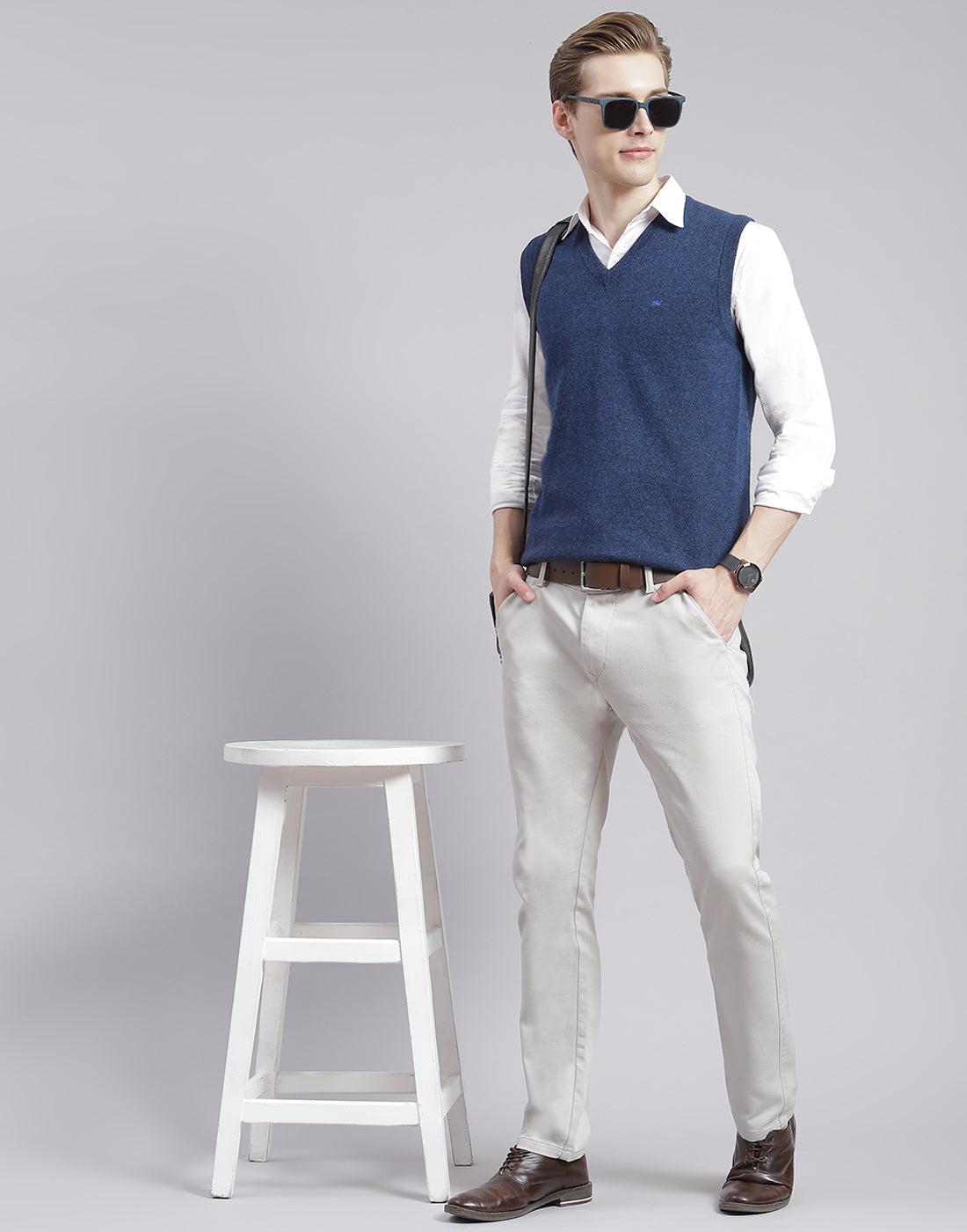 Men Blue Solid V Neck Sleeveless Sweater