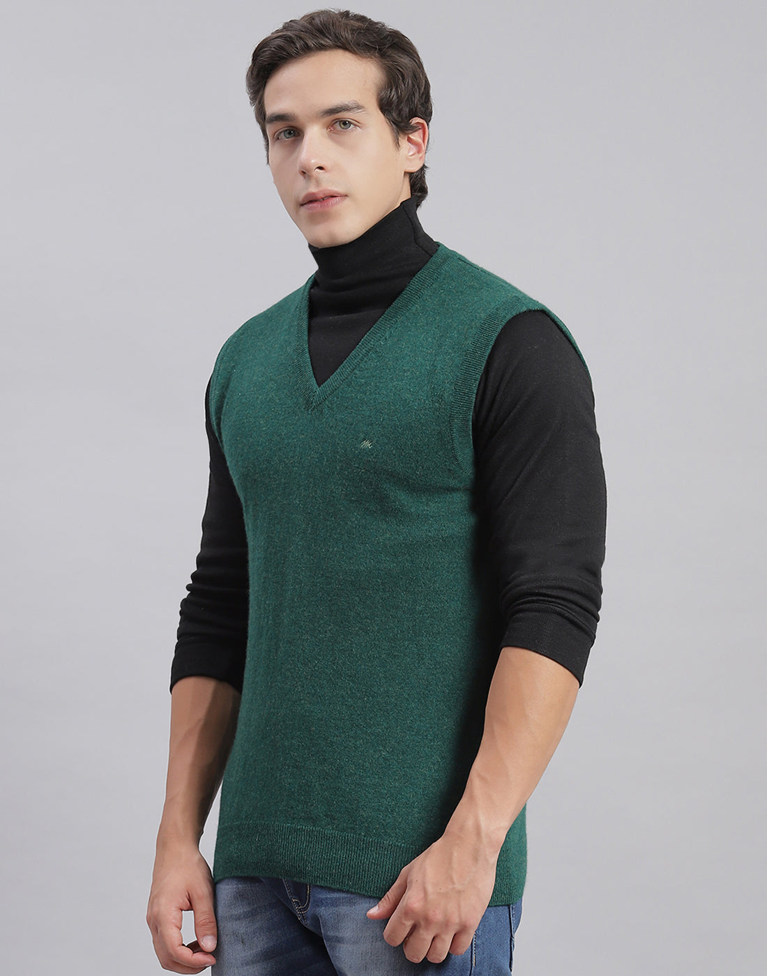 Men Green Solid V Neck Sleeveless Sweater