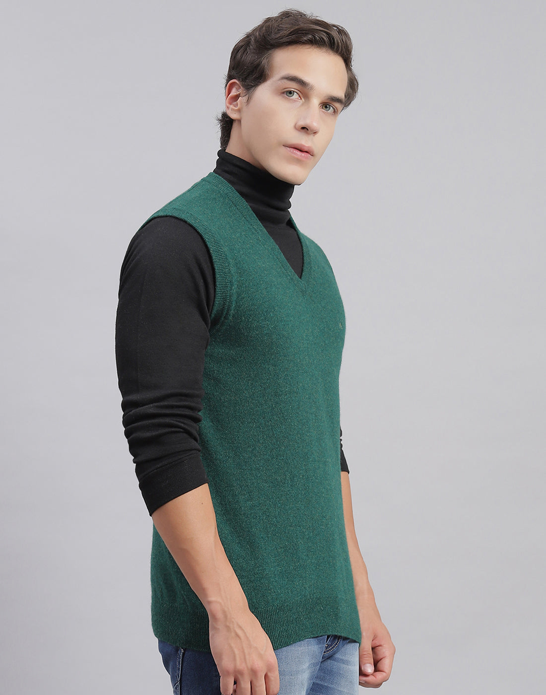 Men Green Solid V Neck Sleeveless Sweater