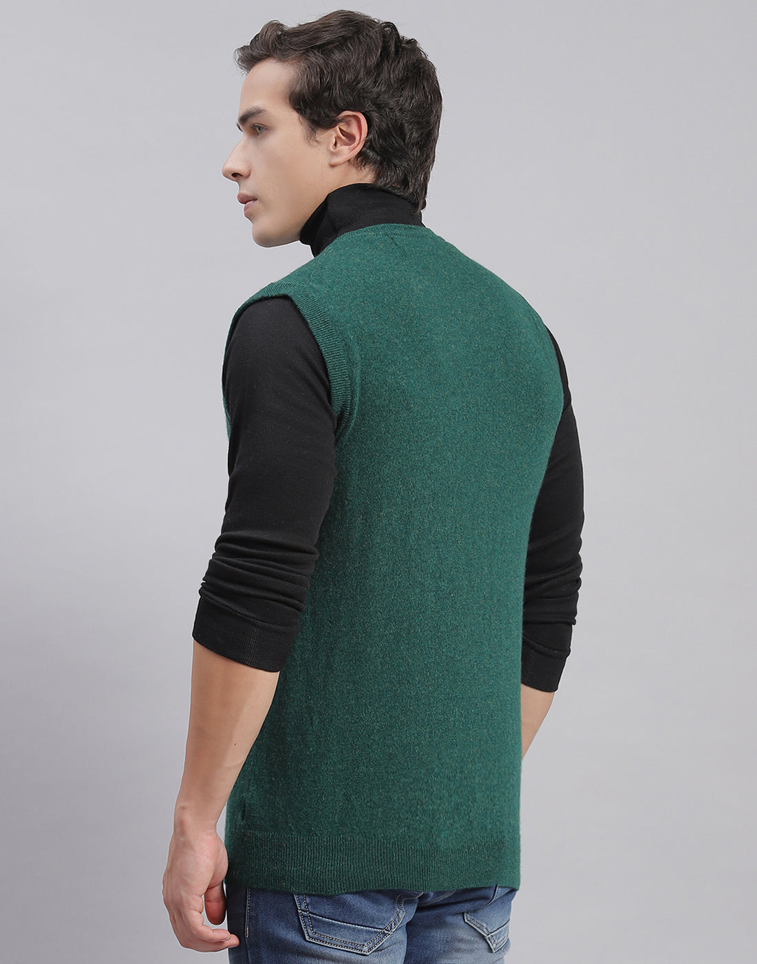 Men Green Solid V Neck Sleeveless Sweater