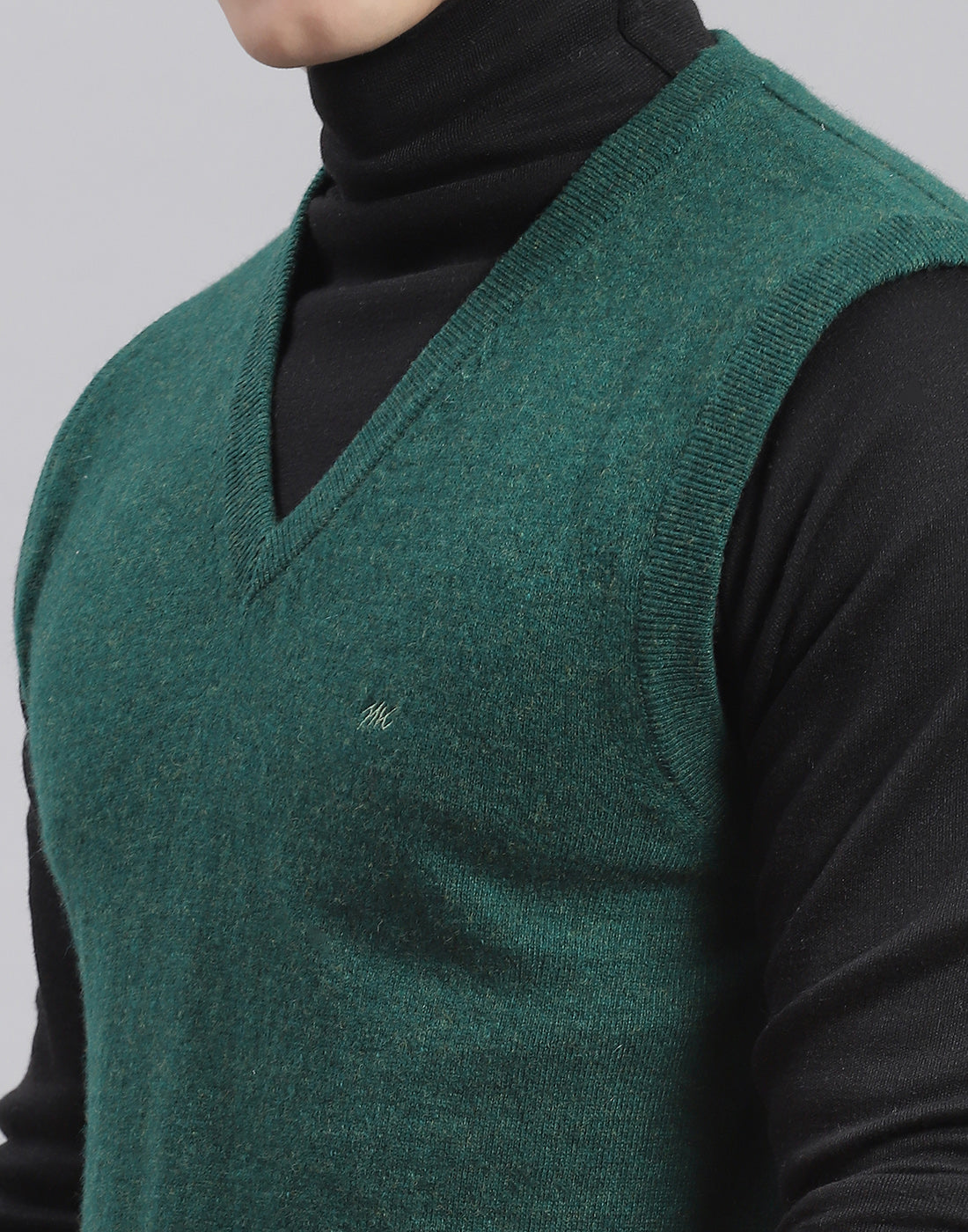 Men Green Solid V Neck Sleeveless Sweater