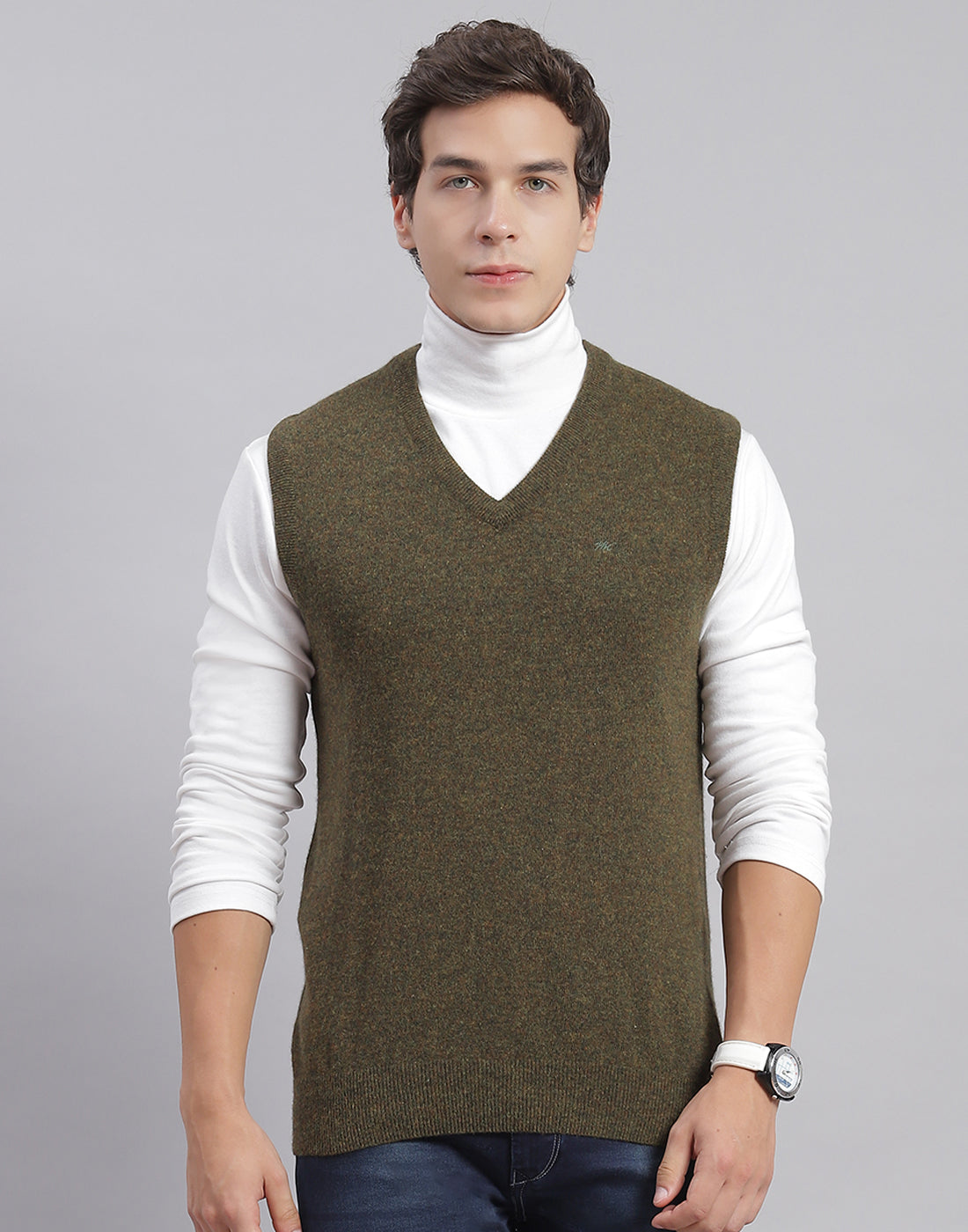 Men Olive Solid V Neck Sleeveless Sweater