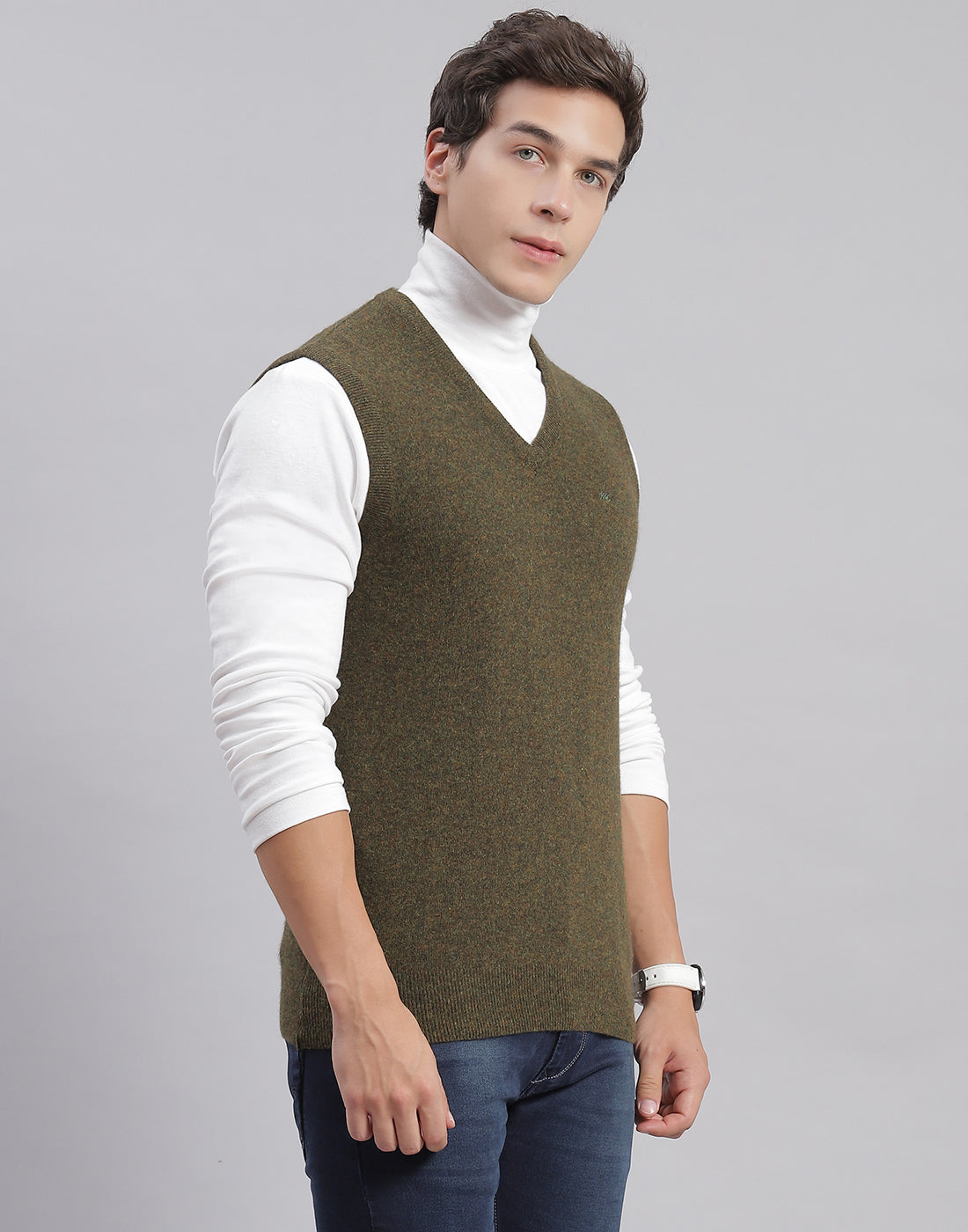 Men Olive Solid V Neck Sleeveless Sweater