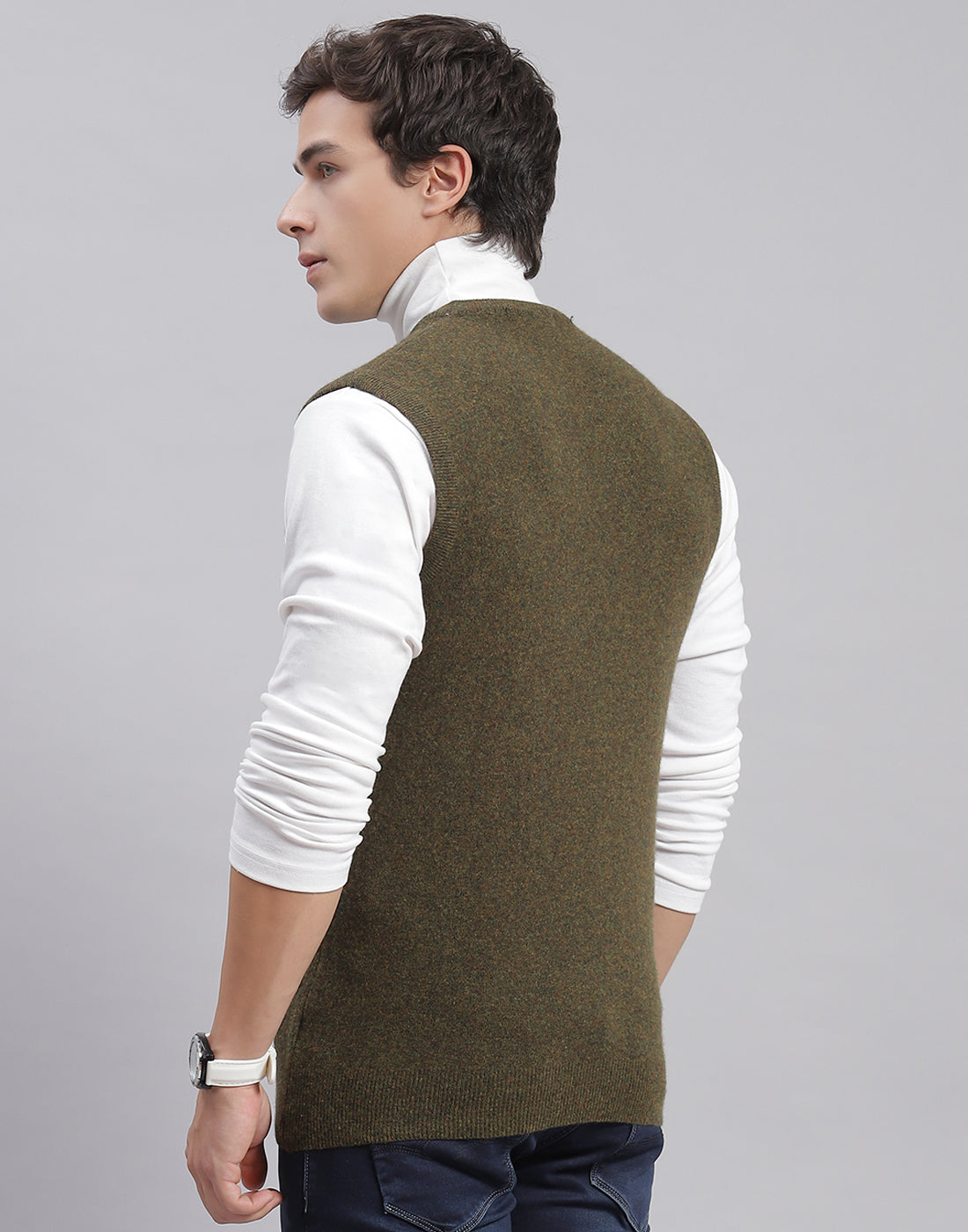 Men Olive Solid V Neck Sleeveless Sweater