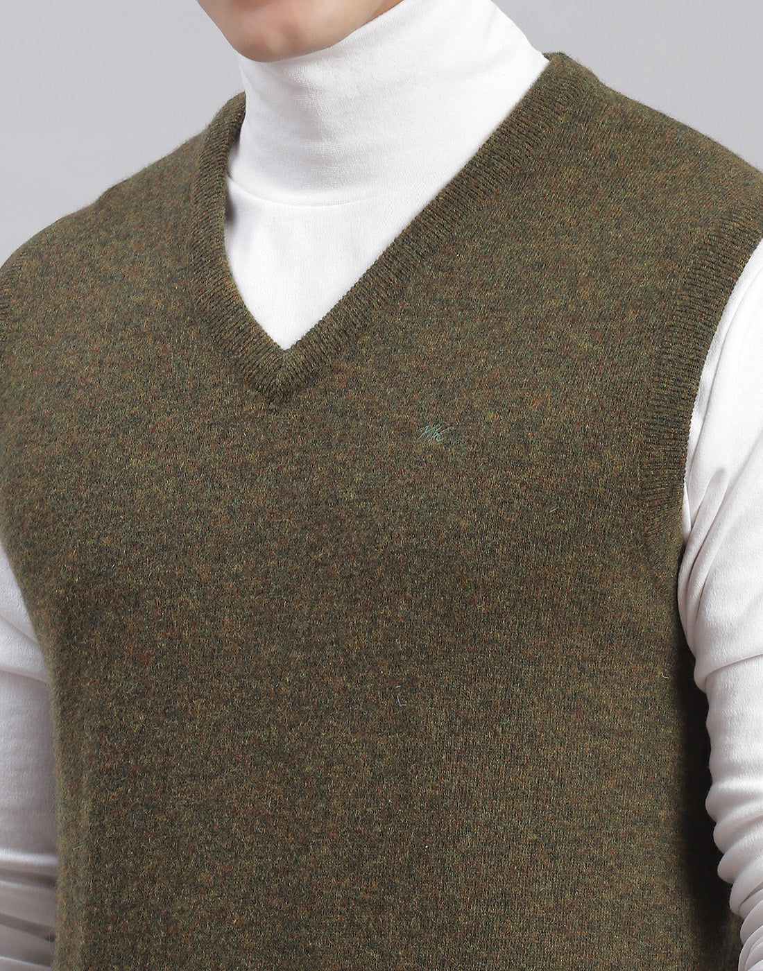 Men Olive Solid V Neck Sleeveless Sweater