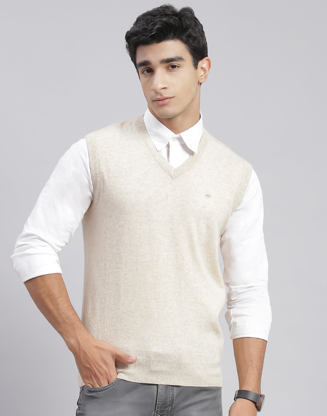 Men Cream Solid V Neck Sleeveless Sweater