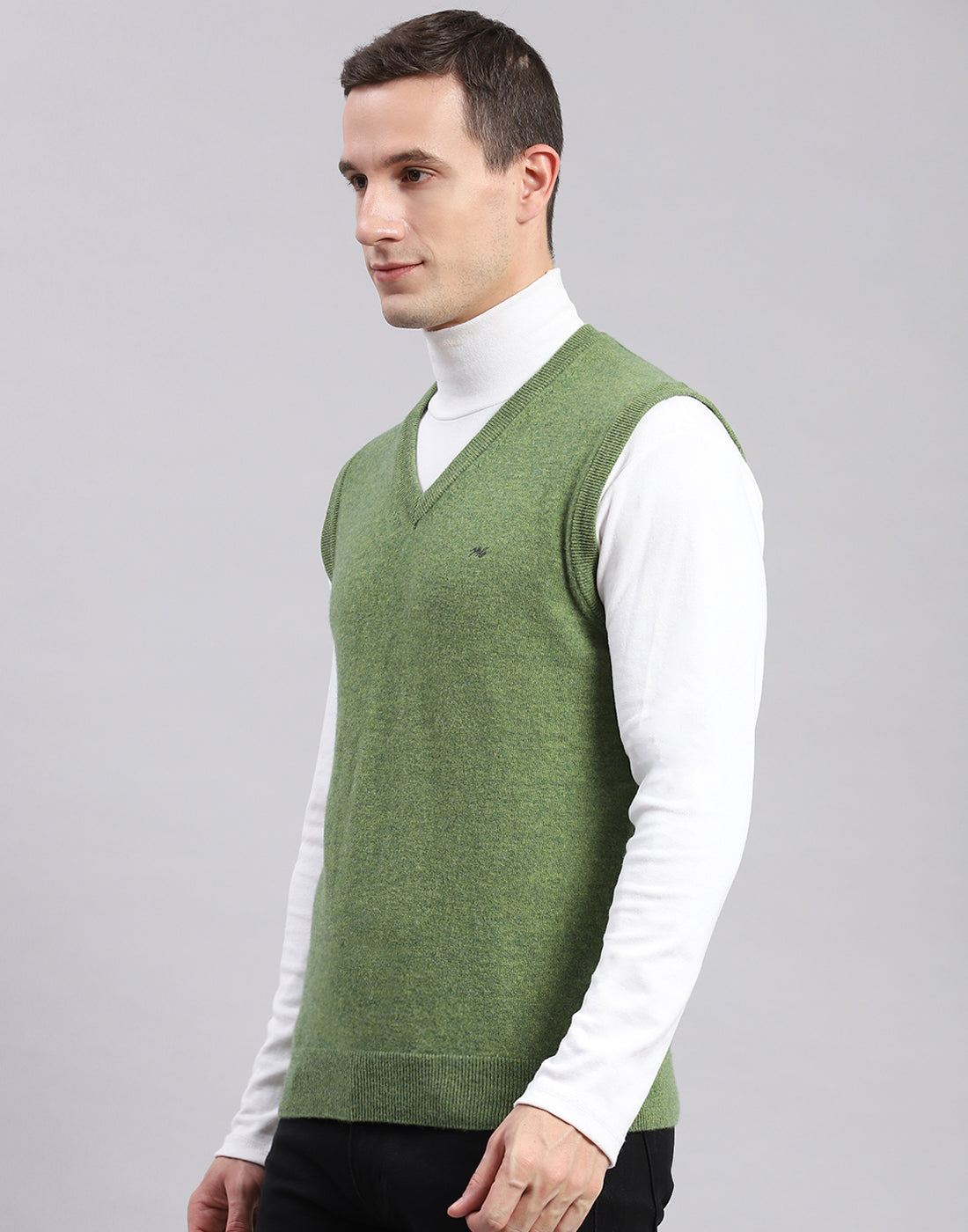 Men Green Solid V Neck Sleeveless Sweater