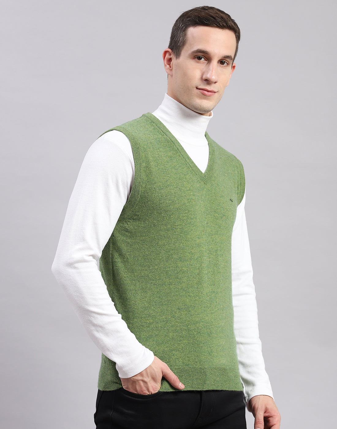 Men Green Solid V Neck Sleeveless Sweater