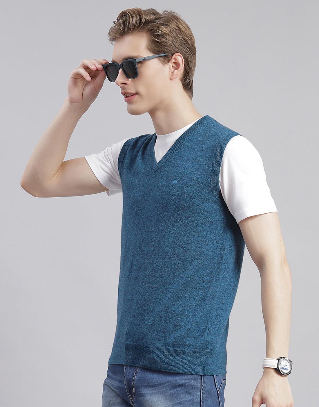 Men Turquoise Blue Solid V Neck Sleeveless Sweater