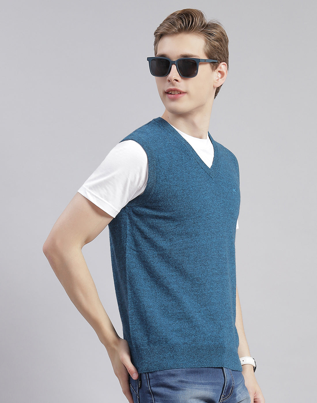 Men Turquoise Blue Solid V Neck Sleeveless Sweater