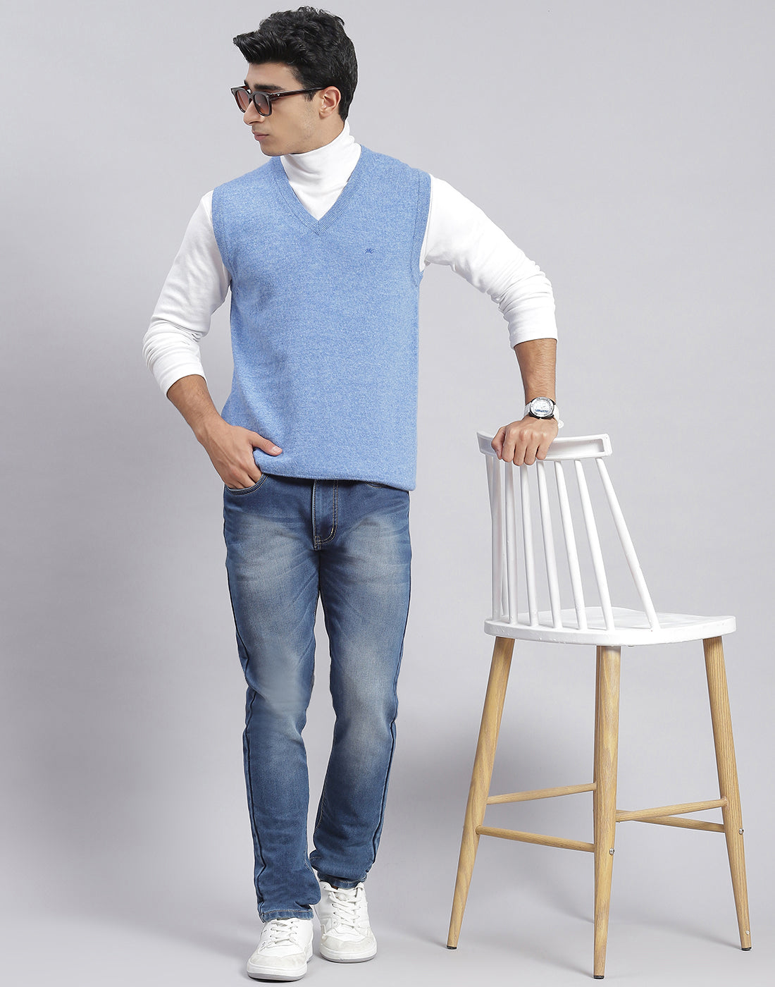 Men Blue Solid V Neck Sleeveless Sweater