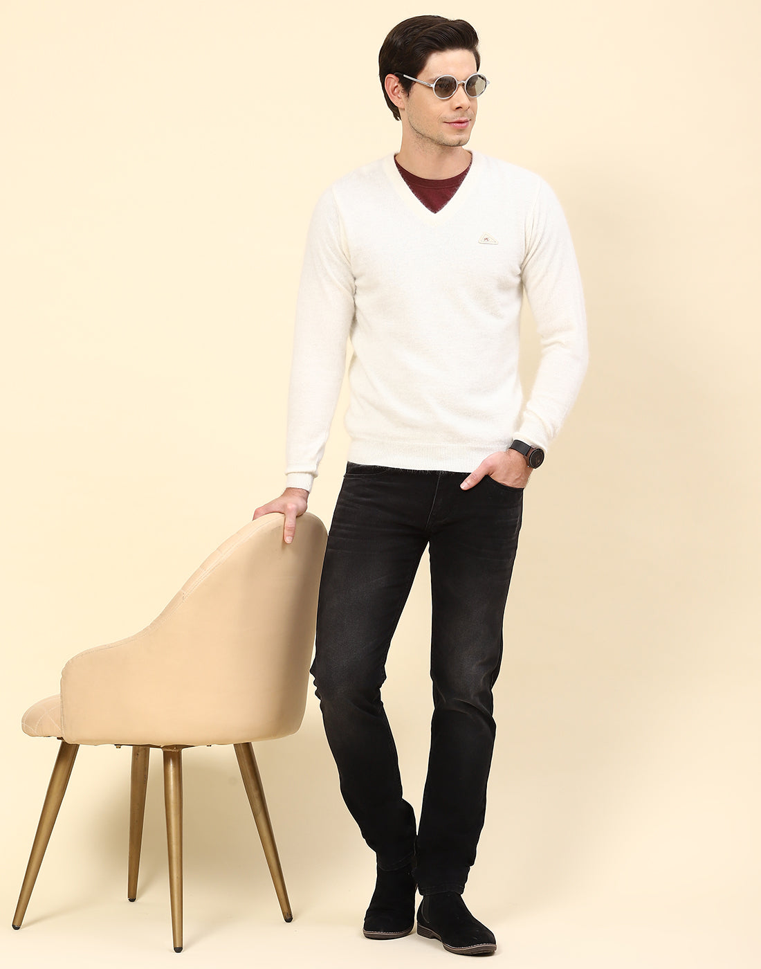 Men Off White Solid V Neck Full Sleeve Pullover