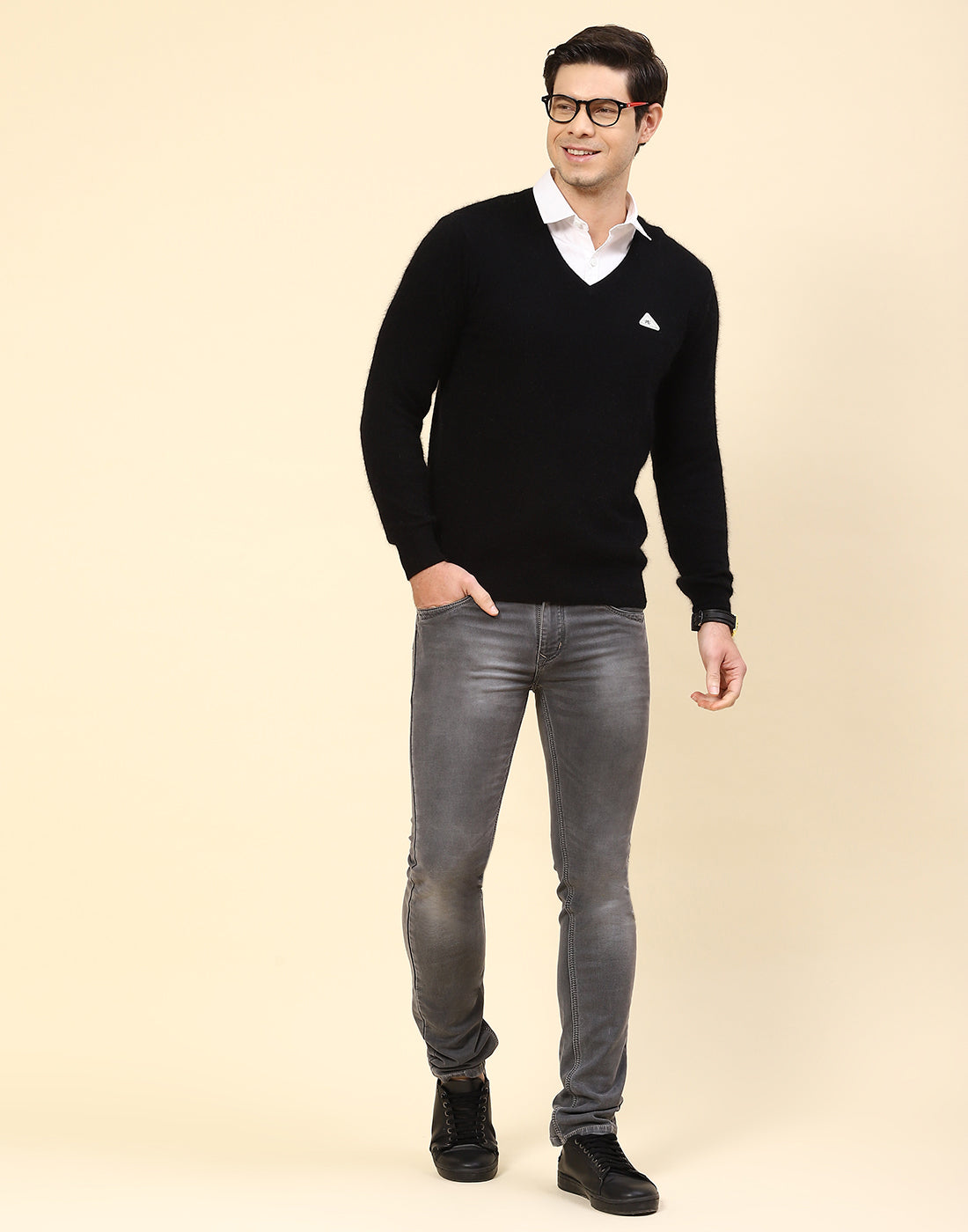 Men Black Solid V Neck Full Sleeve Pullover