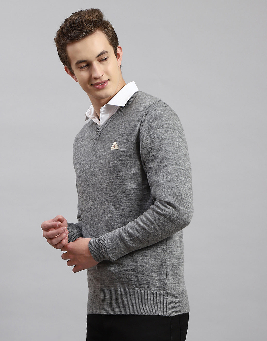 Men Grey Solid V Neck Full Sleeve Pullover