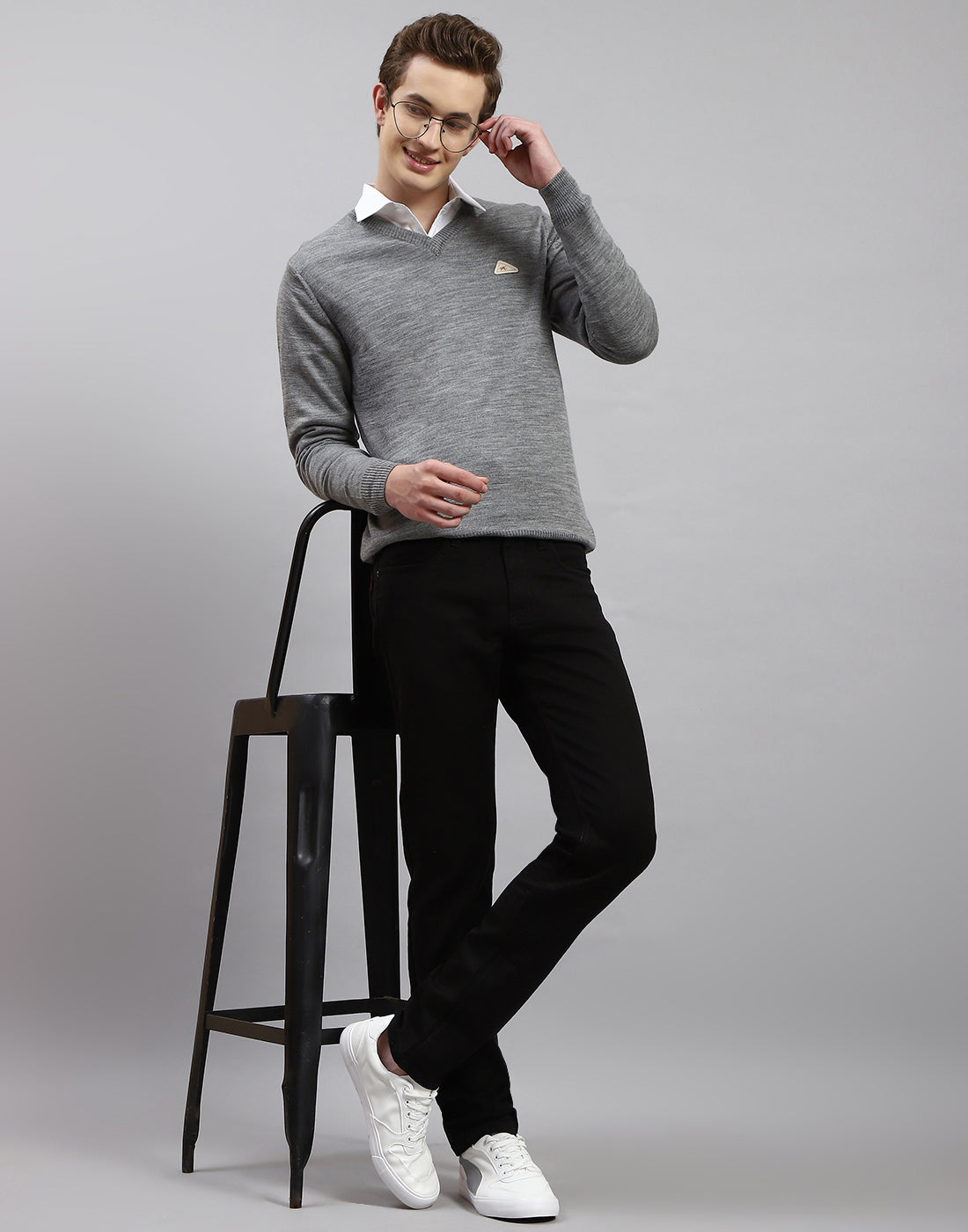 Men Grey Solid V Neck Full Sleeve Pullover