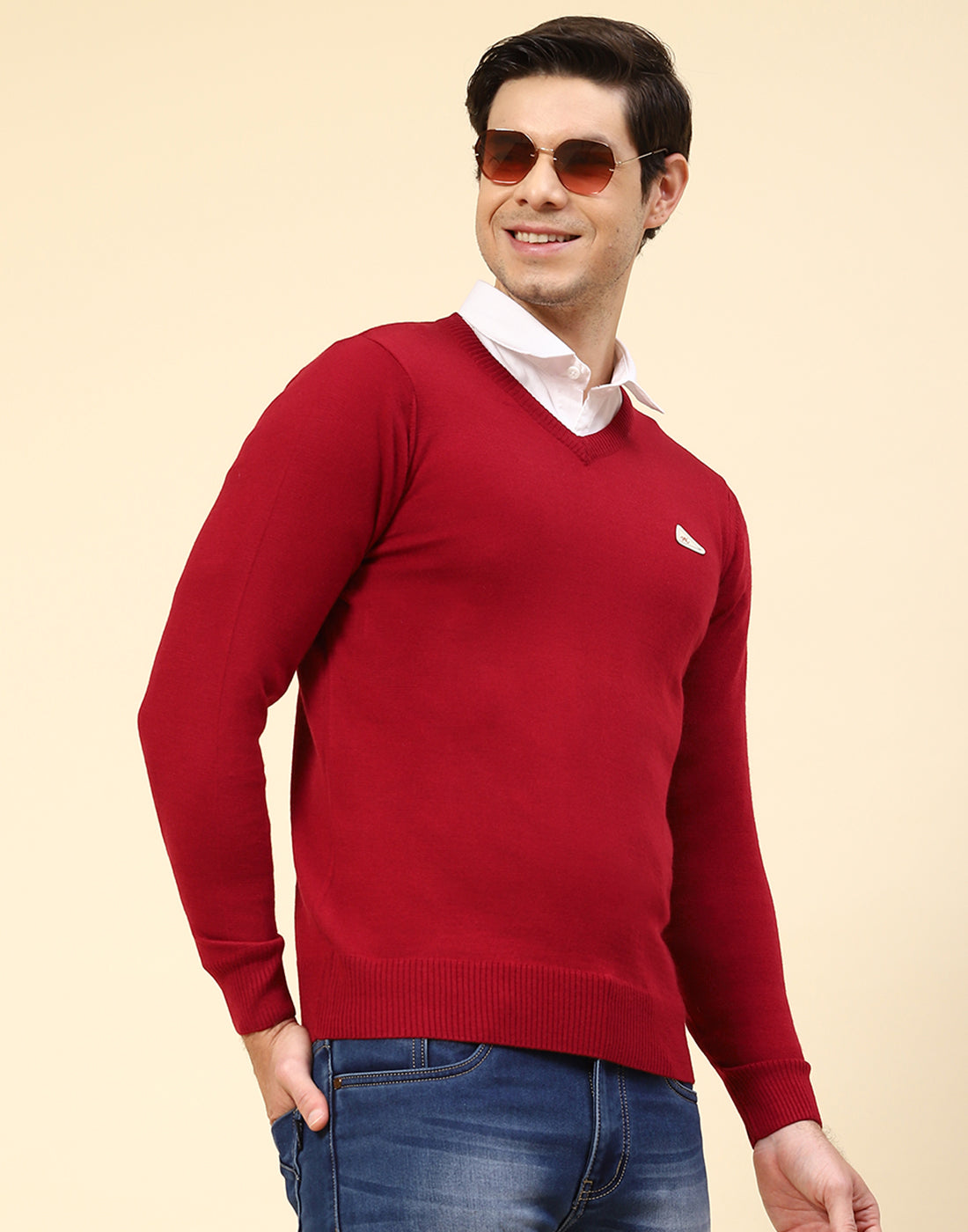 Men Red Solid V Neck Full Sleeve Pullover