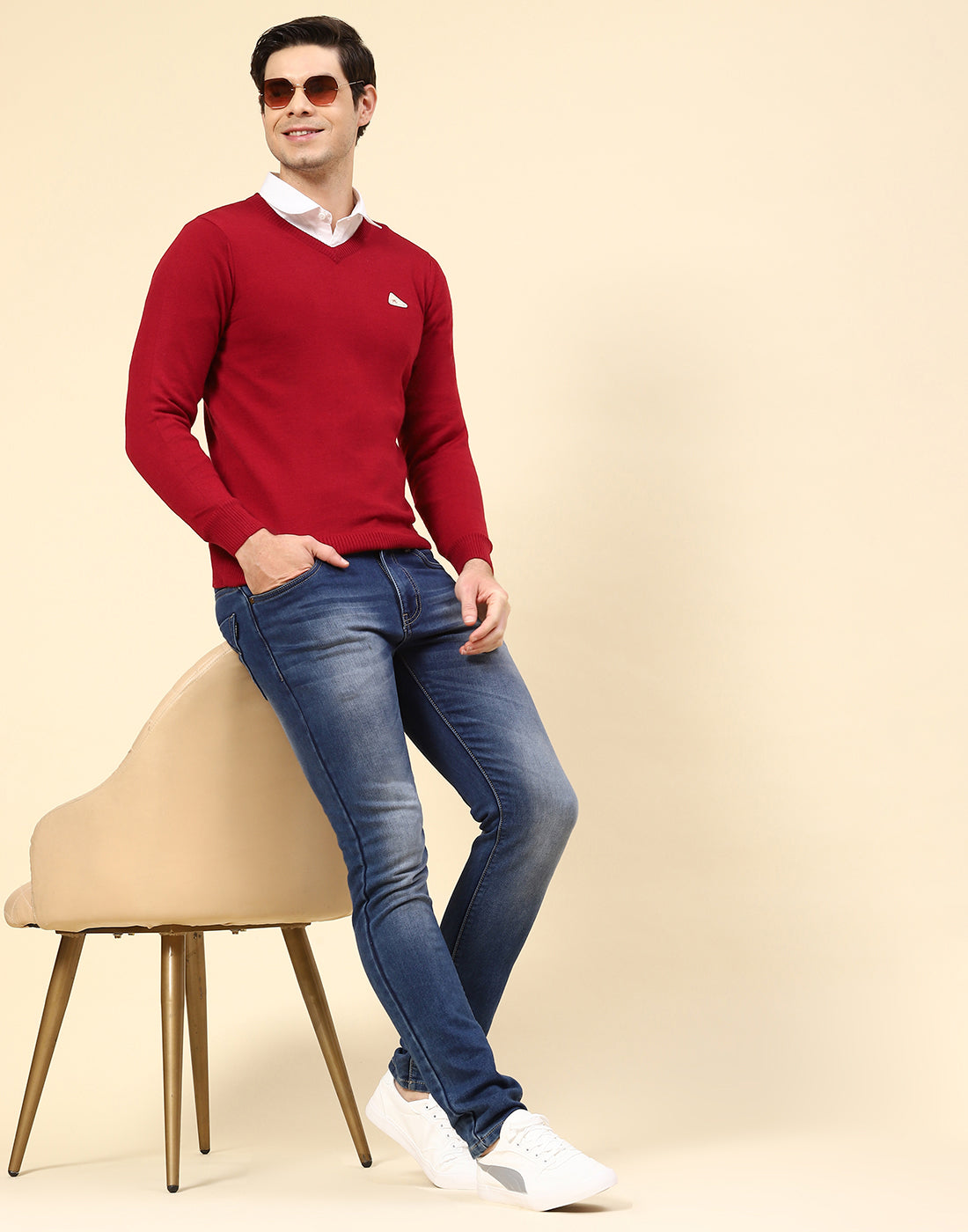 Men Red Solid V Neck Full Sleeve Pullover