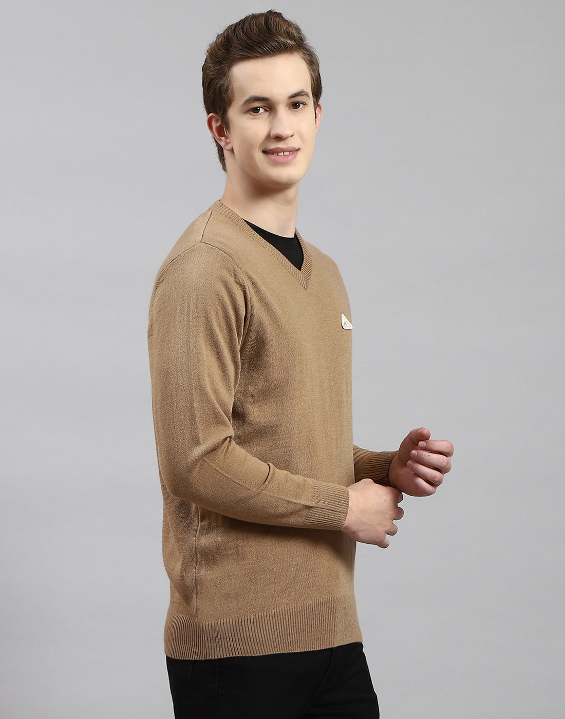 Men Brown Solid V Neck Full Sleeve Pullover